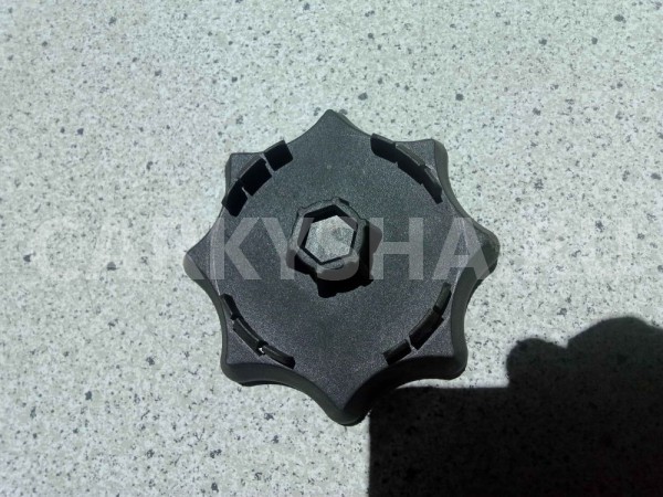 Гайка крепления запаски Volkswagen Touareg I (2002—2006) Volkswagen Touareg оригинальный номер 7L0601347A