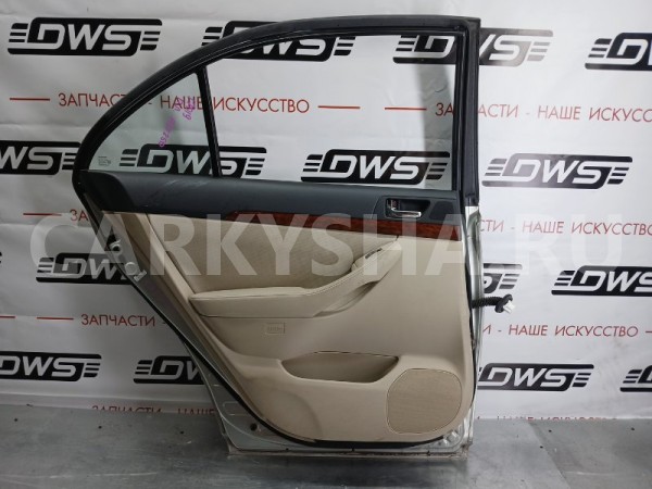 Дверь передняя левая Toyota Avensis 