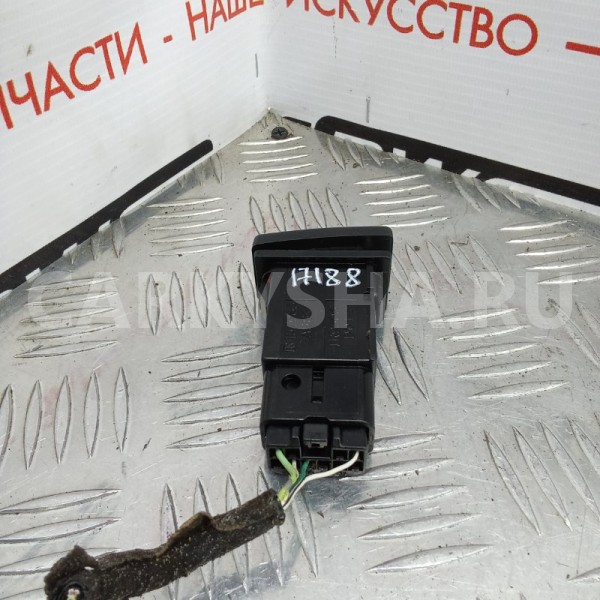 Кнопка аварийной сигнализации Toyota Avensis 