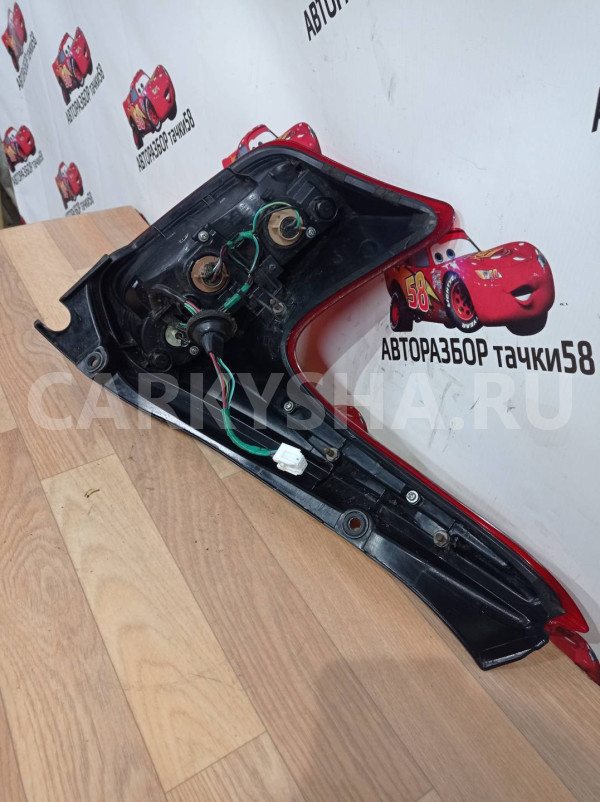фонарь задний правый Nissan Juke оригинальный номер 265501KA0A