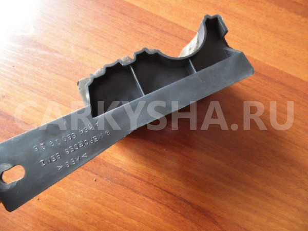 Накладка (кузов внутри) Mercedes-Benz M-класс W164 (2005—2008) Mercedes-Benz M-klasse оригинальный номер A1646800926