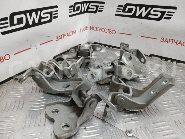 Петля двери Toyota Avensis 