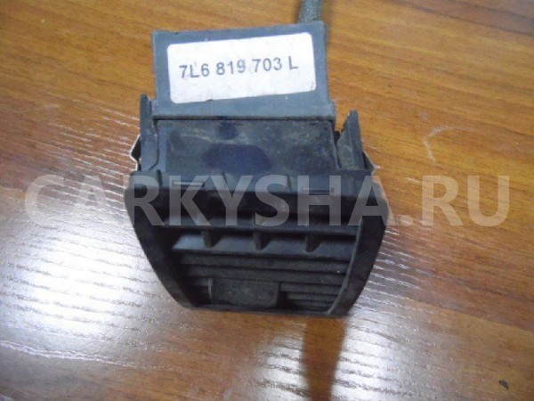 Дефлектор воздушный Volkswagen Touareg I (2002—2006) Volkswagen Touareg оригинальный номер 7L6819703L