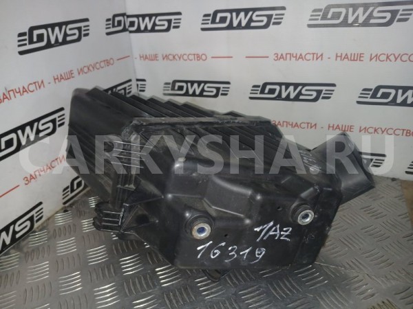 Корпус воздушного фильтра Toyota Noah 