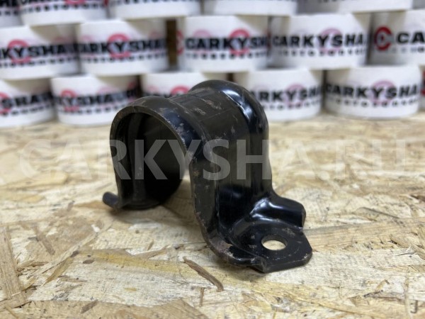 Хомут втулки стабилизатора Toyota Camry VIII (XV70) Рестайлинг – седан оригинальный номер 48824-06040