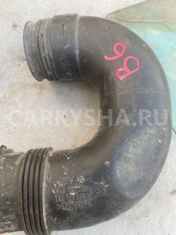 Патрубок воздушного фильтра Volkswagen Passat B6 (2005—2010) Volkswagen Passat оригинальный номер 1K0129618