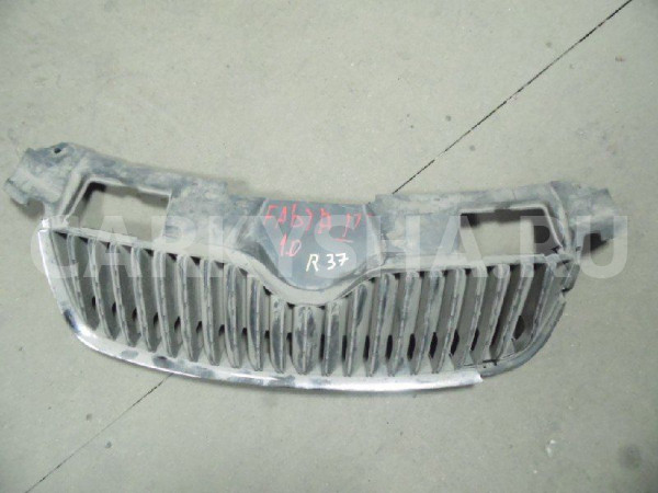 Решетка радиатора Skoda Fabia II (2007—2010) Skoda Fabia 
