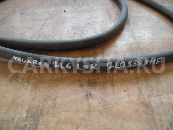 Уплотнитель двери Volkswagen Touareg I (2002—2006) Volkswagen Touareg оригинальный номер 7L0839911D