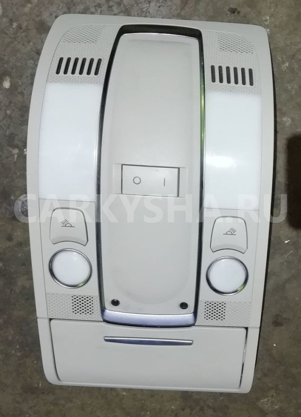 Плафон салонный Audi Q7 4L (2005—2009) Audi 200 оригинальный номер 4l0947135f