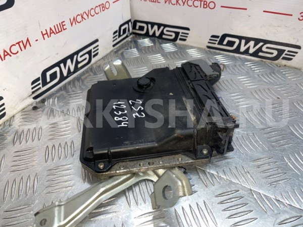 Блок управления Toyota Ractis 