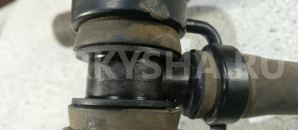 Патрубок системы охлаждения Nissan Almera G15 (2012—2018) Nissan Almera оригинальный номер 215016652r