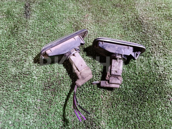 Повторитель на крыло белый Honda Accord 