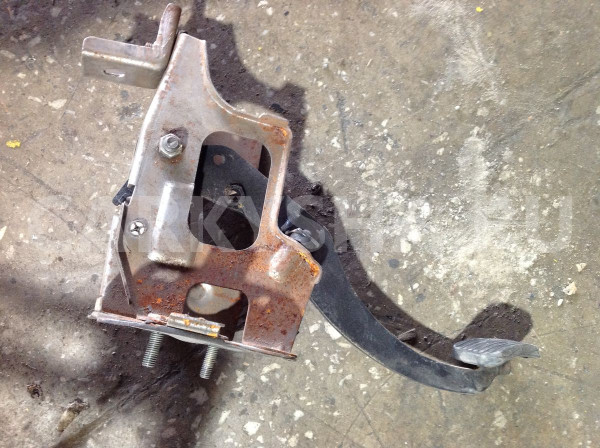 Педаль сцепления Chevrolet Lanos I (2002—2009) Chevrolet Lanos оригинальный номер 96964998