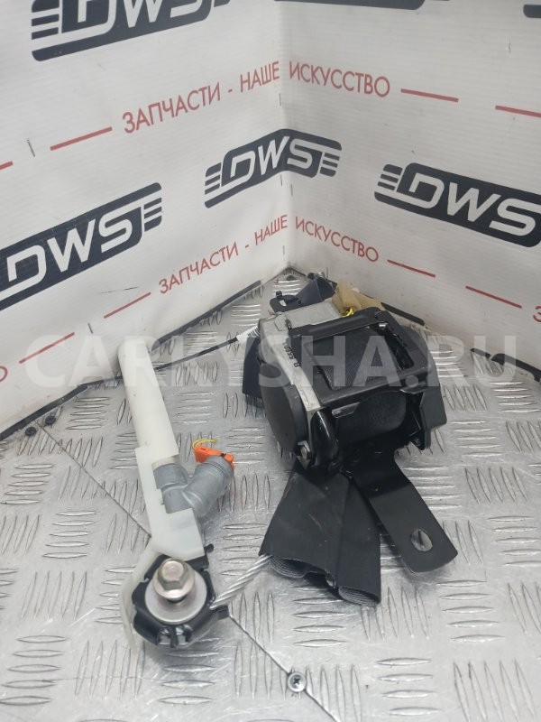 ремень безопасности передних сидений Nissan Serena 