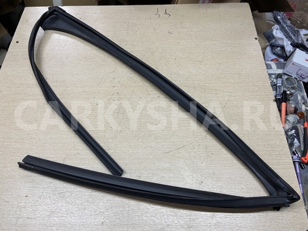 Внутренняя резинка стекла задняя правая Toyota Alphard III Рестайлинг оригинальный номер 68142-58050