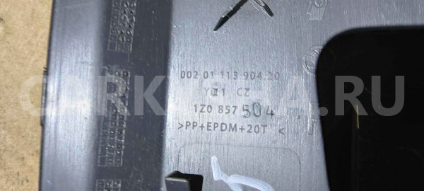 Накладка торпедо Skoda Octavia II рестайлинг (2008—2013) Skoda Octavia оригинальный номер 1z0857504