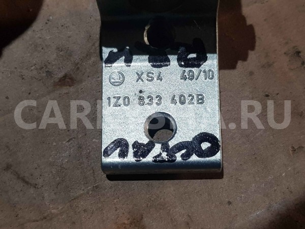 Петля двери Skoda Octavia II рестайлинг (2008—2013) Skoda Octavia оригинальный номер 1z0833402b