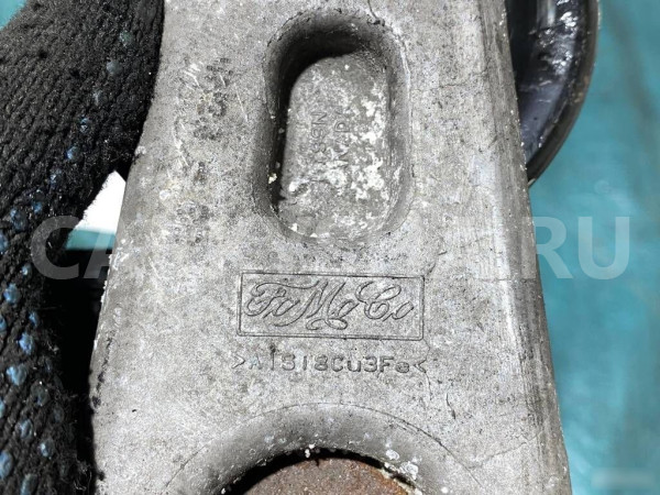 Натяжитель сервисного ремня нижний Land Rover Disc Land Rover Discovery оригинальный номер 1342047 / 4H2Q6A228BA