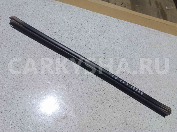 Накладка стекла Renault Duster I рестайлинг (2015—2021) Renault 15 оригинальный номер 828213416R