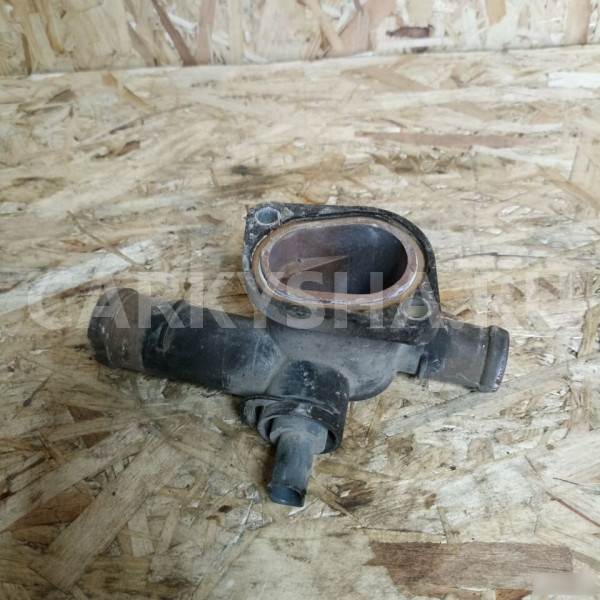 Тройник системы охлаждения Volkswagen golf plus Volkswagen Golf Plus оригинальный номер 06A121133AC