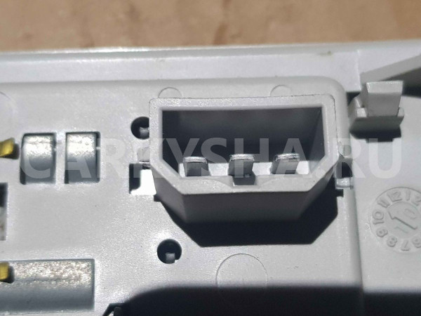 Плафон салонный Skoda Octavia II рестайлинг (2008—2013) Skoda Octavia оригинальный номер 6l0947105a