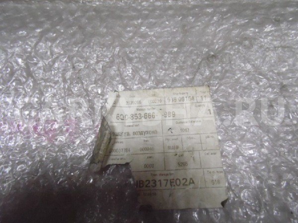 Решетка в бампер Volkswagen Polo IV рестайлинг (2005—2009) Volkswagen Polo оригинальный номер 6Q08536669B9