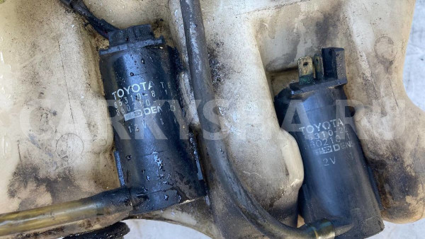 Бачок стеклоомывателя Toyota Hilux Surf 4Runner Toyota Hilux Surf 