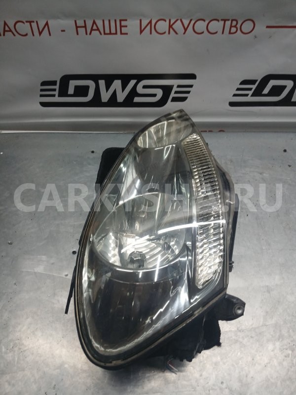 Фара Toyota Ipsum 