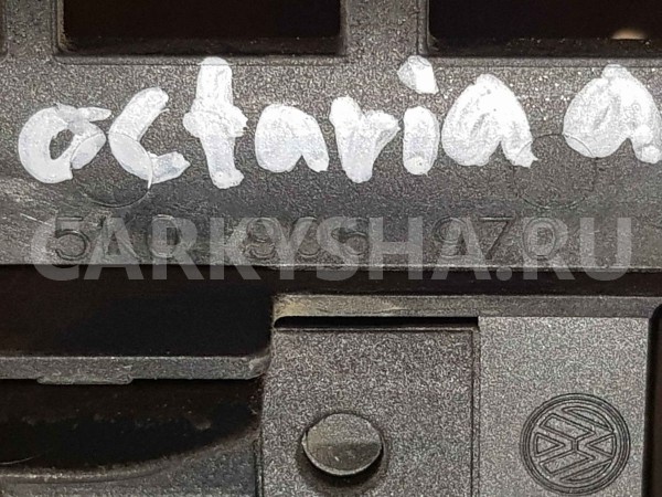 Кронштейн блока управления двигателем Skoda Octavia II рестайлинг (2008—2013) Skoda Octavia оригинальный номер 5k0906970