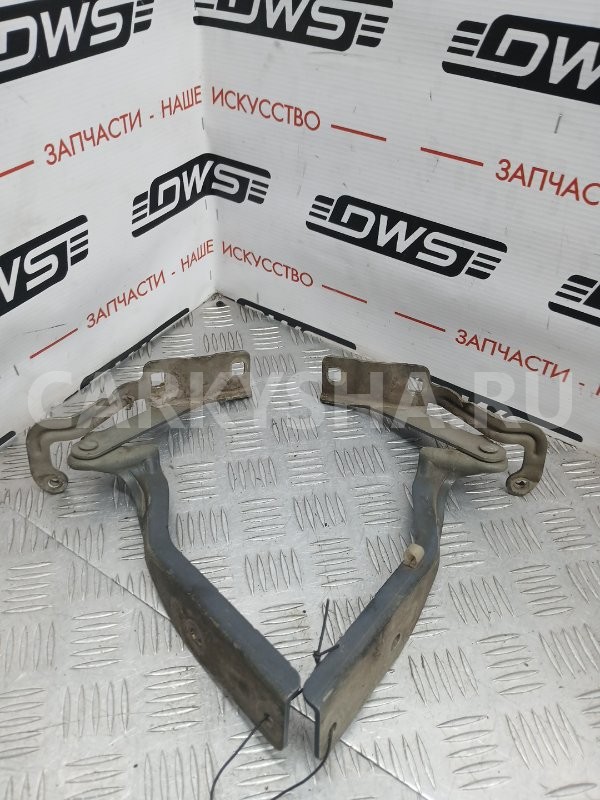 Петля капота Nissan Primera 