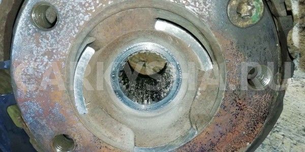 Кулак Audi Q7 4L (2005—2009) Audi 200 оригинальный номер 7L8505435