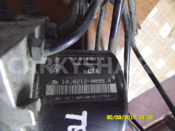 Блок ABS (насос) Volkswagen Touareg I рестайлинг (2006—2010) Volkswagen Touareg оригинальный номер 7L0614517A