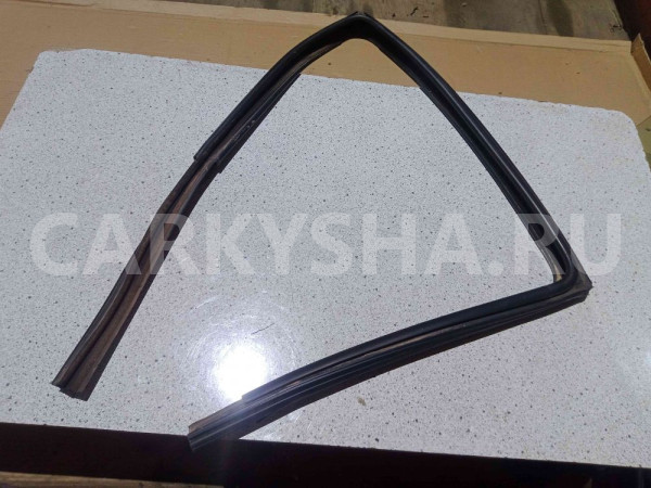 Уплотнитель стекла Renault Duster I рестайлинг (2015—2021) Renault 15 оригинальный номер 823300034R