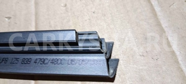 Уплотнитель стекла двери Skoda Octavia II рестайлинг (2008—2013) Skoda Octavia оригинальный номер 1z5839479c