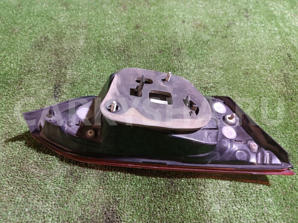 Фонарь задний внутренний правый Toyota Camry оригинальный номер 8158033340