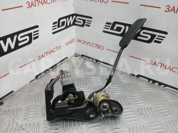 Педаль газа Toyota Sienta 