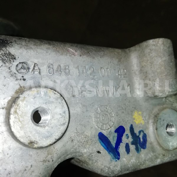 Кронштейн опоры двигателя Mercedes-Benz Vito W639 (2003—2010) Mercedes-Benz Vito оригинальный номер a6461420042