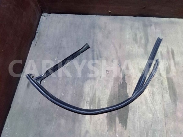 Уплотнитель стекла двери Mercedes-Benz M-класс W166 (2011—2015) Mercedes-Benz M-klasse оригинальный номер A1667250125