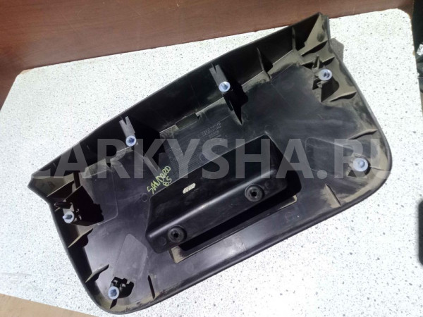 Накладка двери багажника Renault Sandero I (2009—2014) Renault 14 оригинальный номер 8200732412