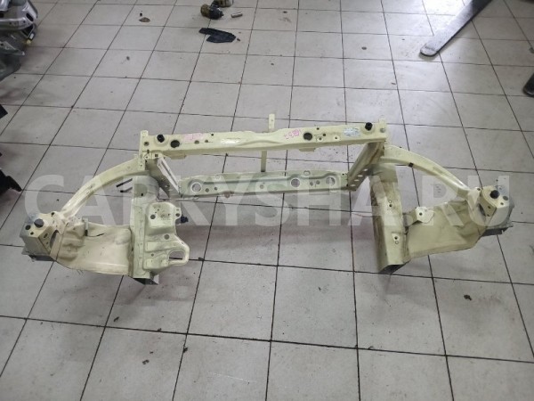 Рамка радиатора Toyota Sienta 