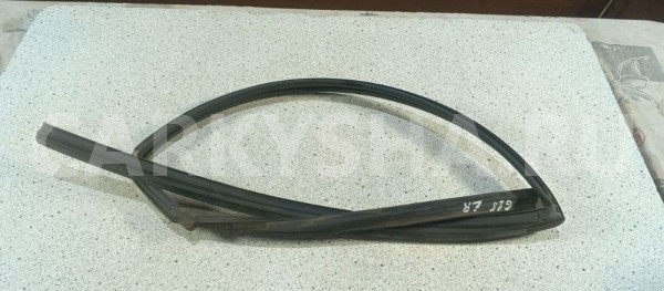 Уплотнитель стекла двери Nissan Almera G15 (2012—2018) Nissan Almera оригинальный номер 82331EW000