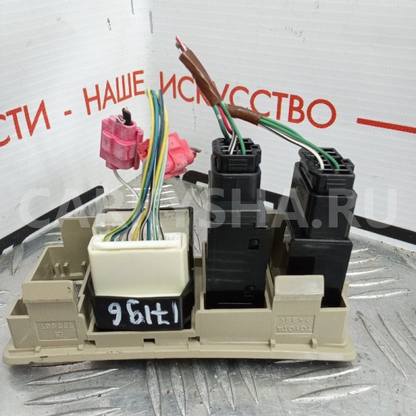 Кнопки в салон Toyota Avensis 