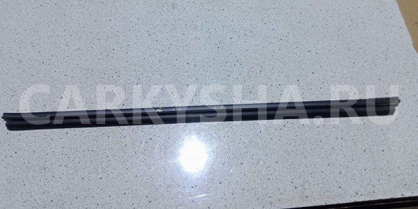 Уплотнитель стекла двери Renault Sandero I (2009—2014) Renault 14 оригинальный номер 6001547002