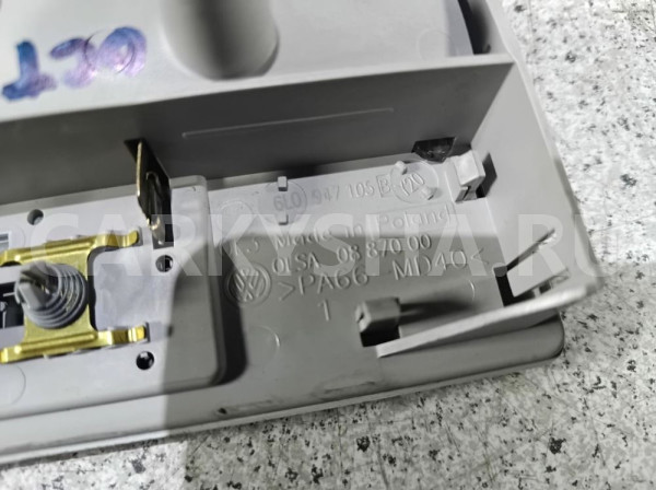 Плафон салонный Skoda Octavia II рестайлинг (2008—2013) Skoda Octavia оригинальный номер 6l0947105b