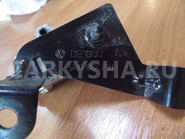 Крючок Volkswagen Golf Plus II (2009—2014) Volkswagen Golf Plus оригинальный номер 5M0867730