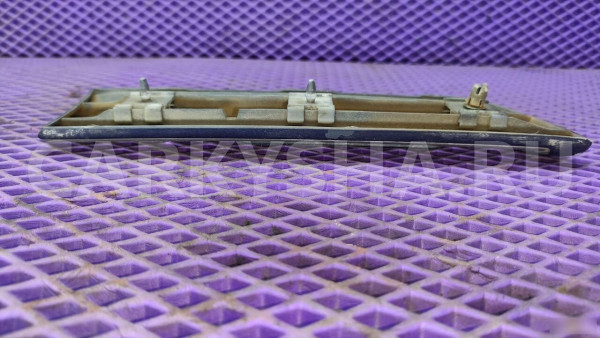 Накладка крыла правого Mercedes-Benz W210 Mercedes-Benz E-klasse оригинальный номер 2106901662