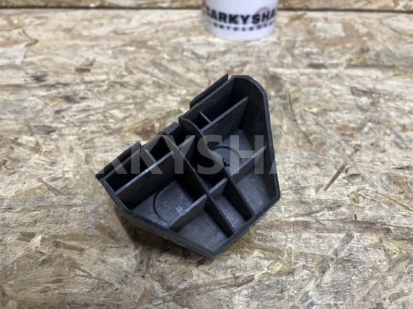 Кронштейн крепления бампера задний левый Toyota Avensis II Седан оригинальный номер 52563-05010