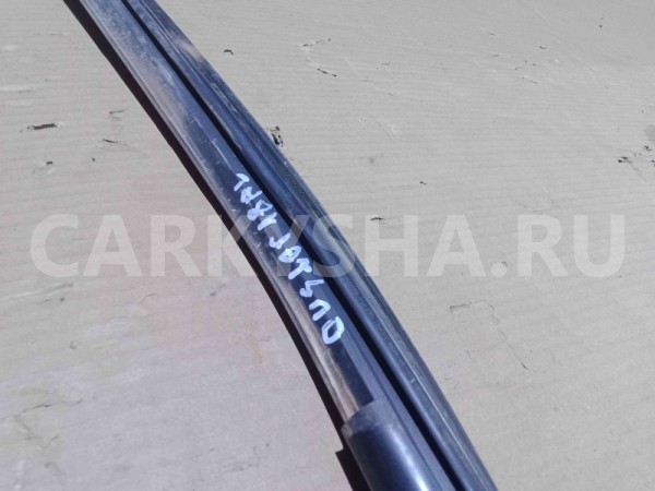 Уплотнитель стекла двери Renault Duster I рестайлинг (2015—2021) Renault 15 оригинальный номер 823310036R