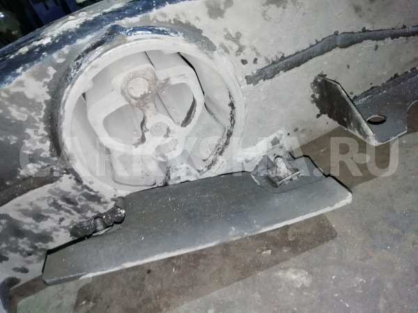 Кронштейн КПП Audi Q7 4L (2005—2009) Audi 200 оригинальный номер 7l0399227b