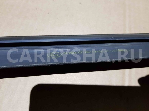 Уплотнитель стекла двери Ford Focus III (2011—2015) Ford Focus оригинальный номер 1787049